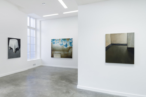 Pots, lapin, fenêtres, fleurs - Installation view