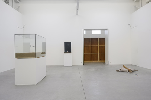 Mark Manders - Installation view