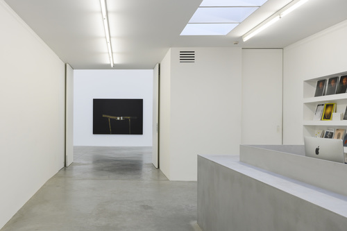 The single brushstroke as a horizon between heaven and earth - Installation view