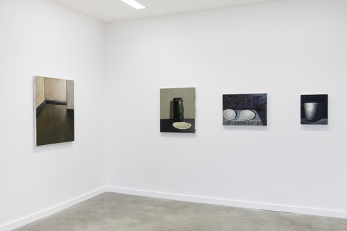 Pots, lapin, fenêtres, fleurs - Installation view