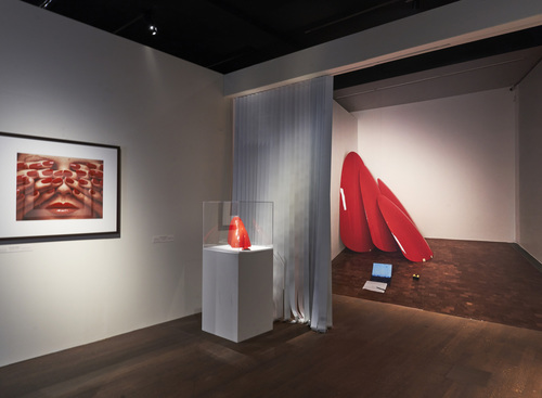 Man Ray en mode - Installation view Martin Margiela